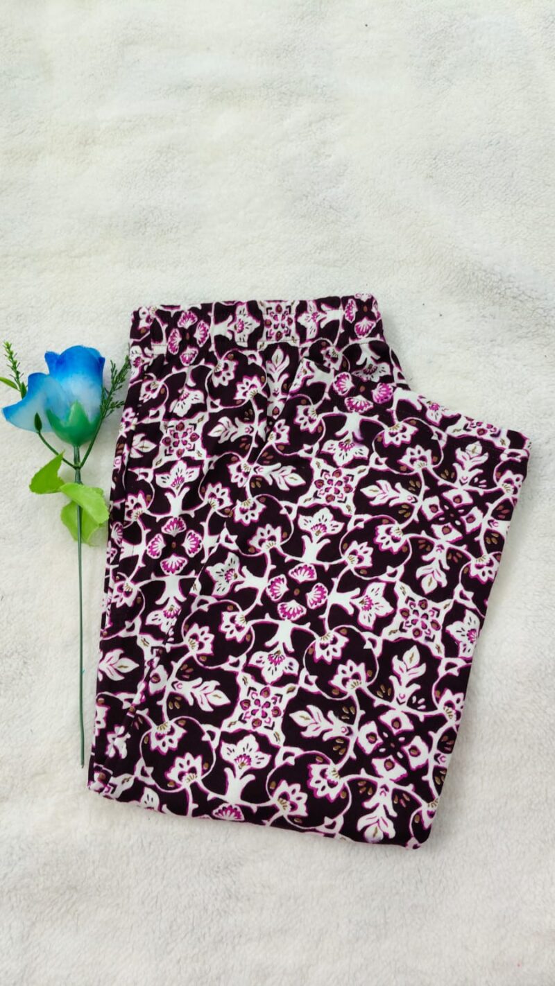 Woman's 3/4th pyjama blue white flowers pattern