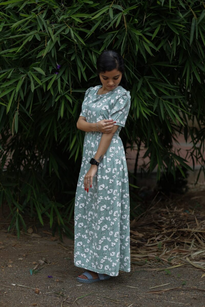 Feeding wear light green with white leaf