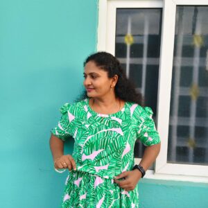 Feeding wear green color banana leaf