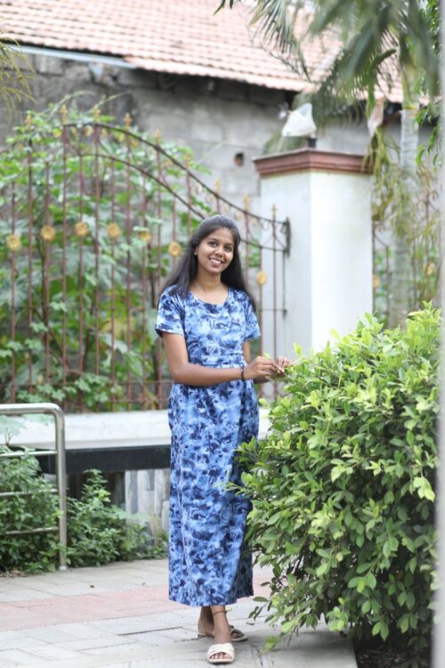 Blue flower feeding maxi