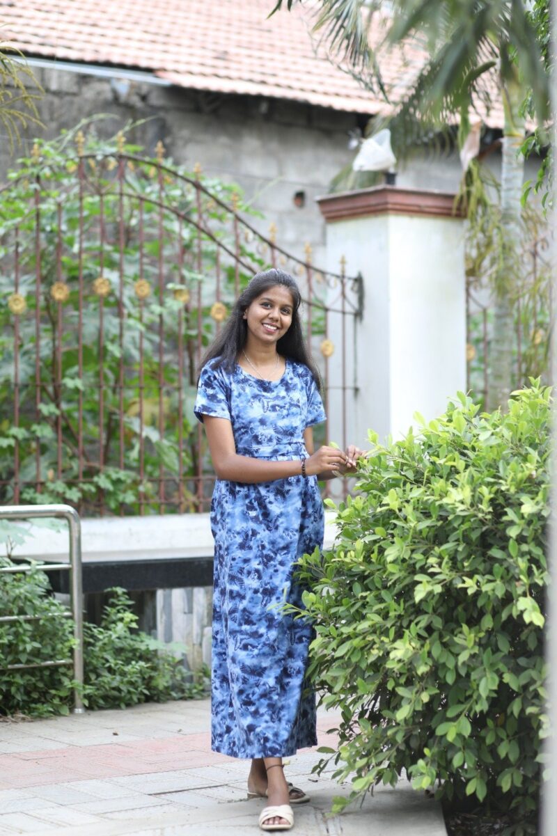 Blue flower feeding maxi